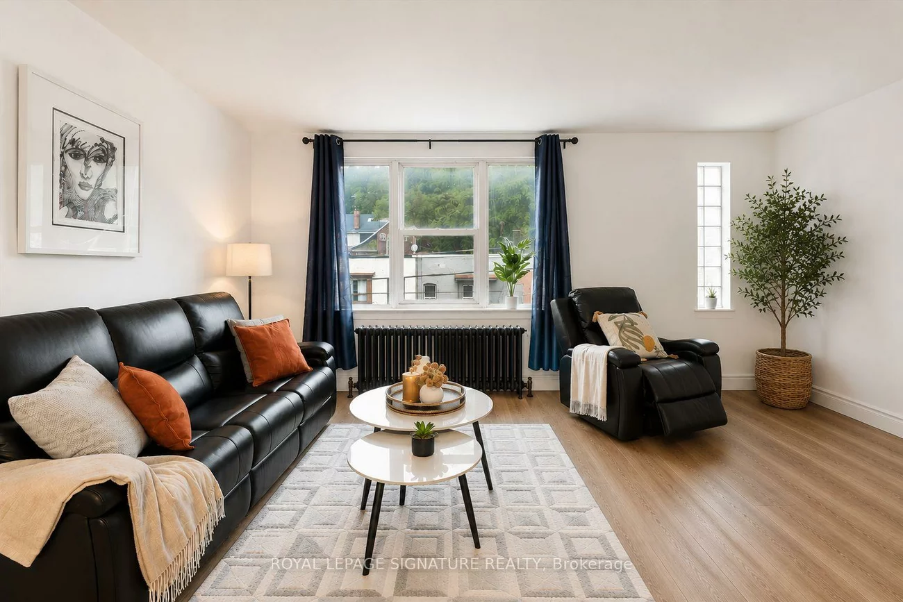 2479, Queen, The Beaches, Toronto