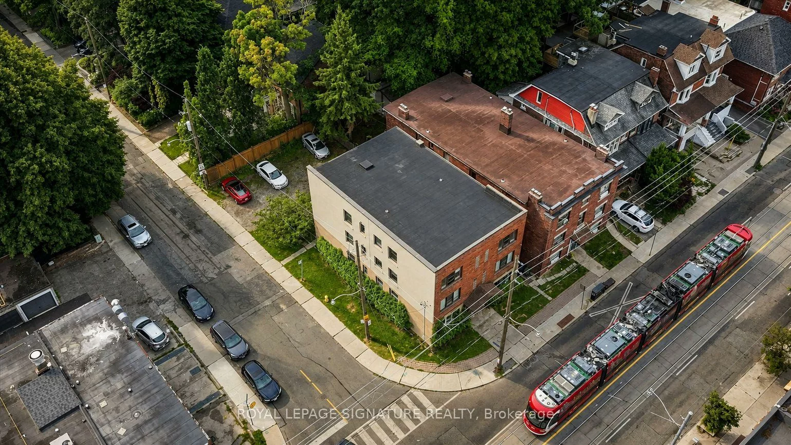 2479, Queen, The Beaches, Toronto