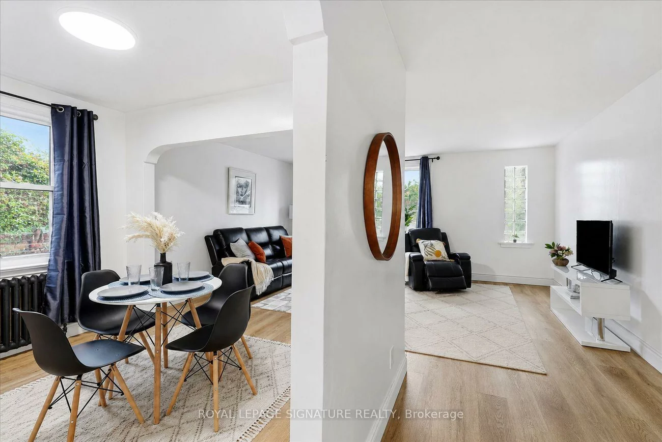 2479, Queen, The Beaches, Toronto