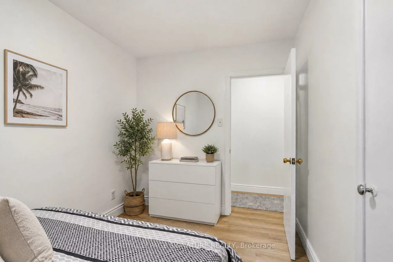 2479, Queen, The Beaches, Toronto
