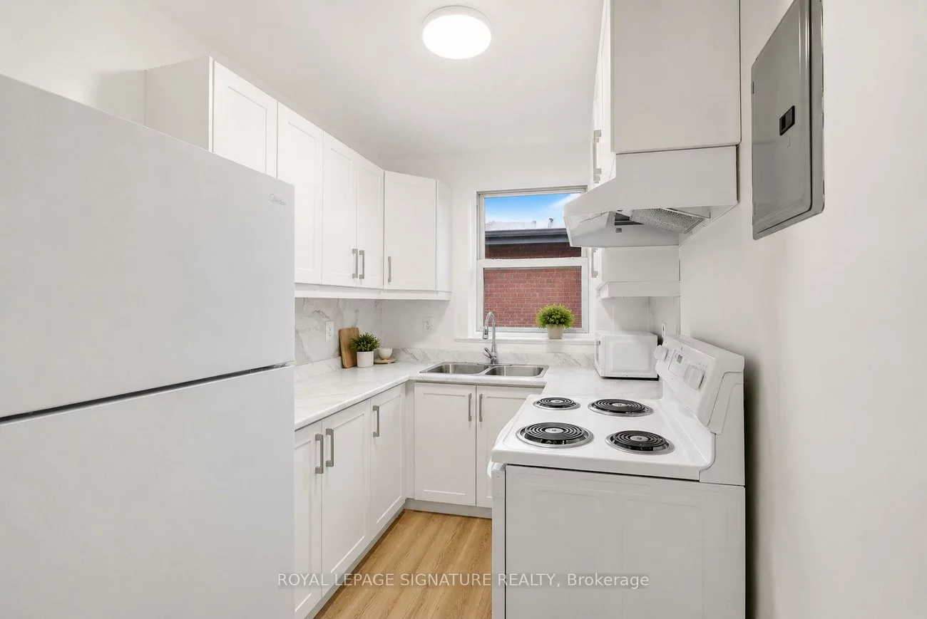 2479, Queen, The Beaches, Toronto