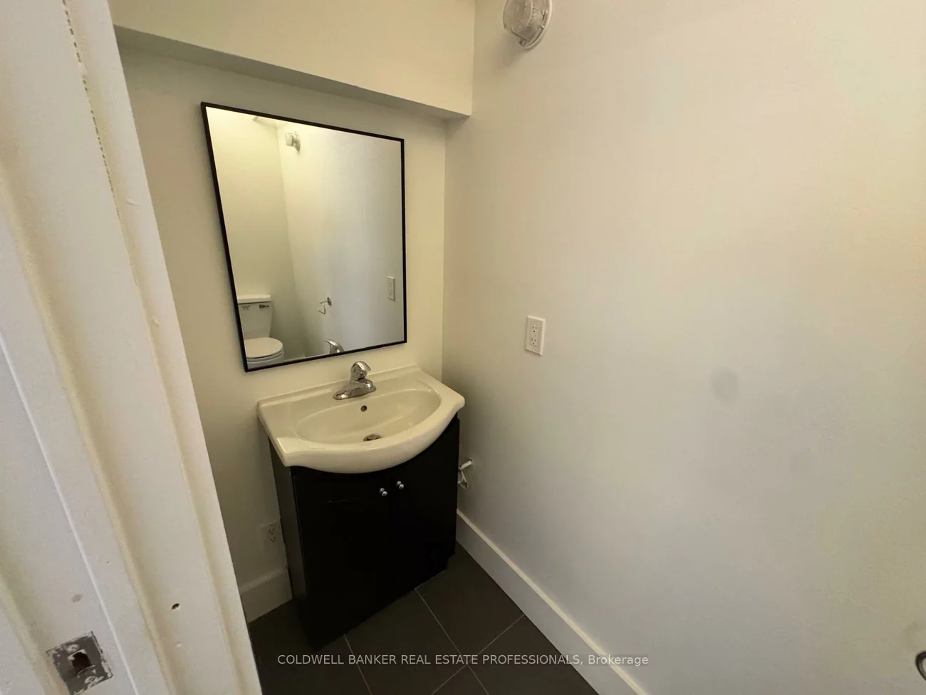 1159, Dundas, South Riverdale, Toronto