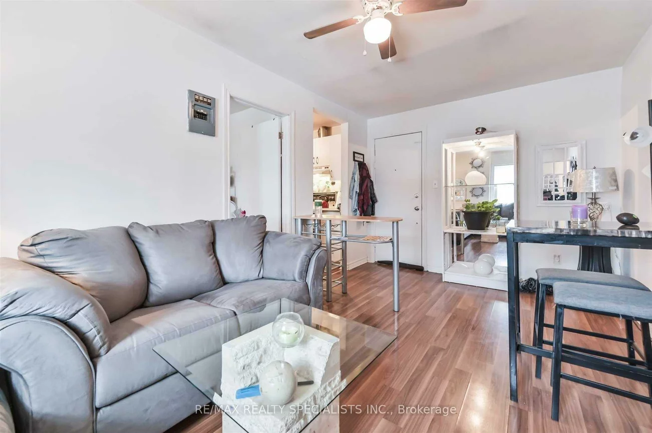 1659, Gerrard, Woodbine Corridor, Toronto