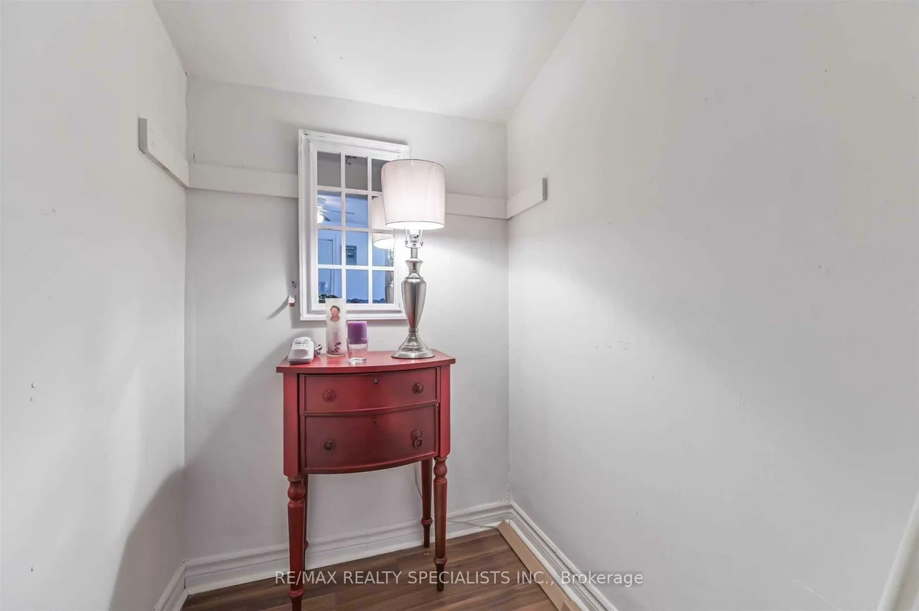 1659, Gerrard, Woodbine Corridor, Toronto