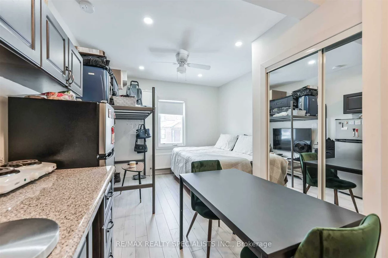 1659, Gerrard, Woodbine Corridor, Toronto