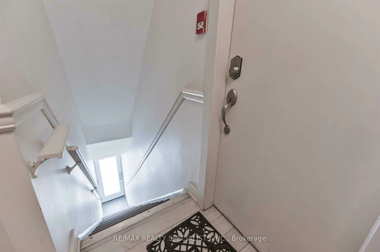 1659, Gerrard, Woodbine Corridor, Toronto