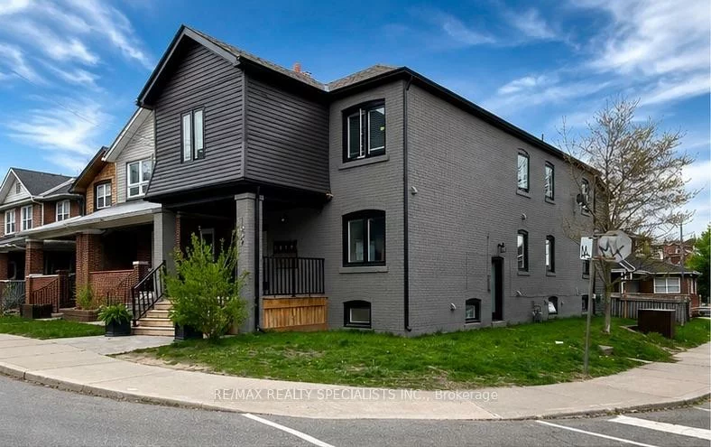 1659, Gerrard, Woodbine Corridor, Toronto