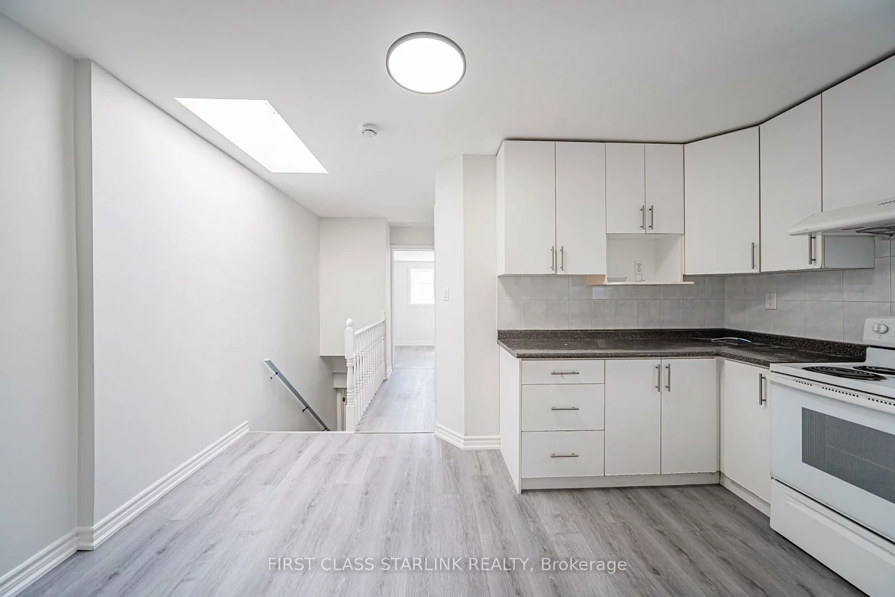 945, Gerrard, South Riverdale, Toronto