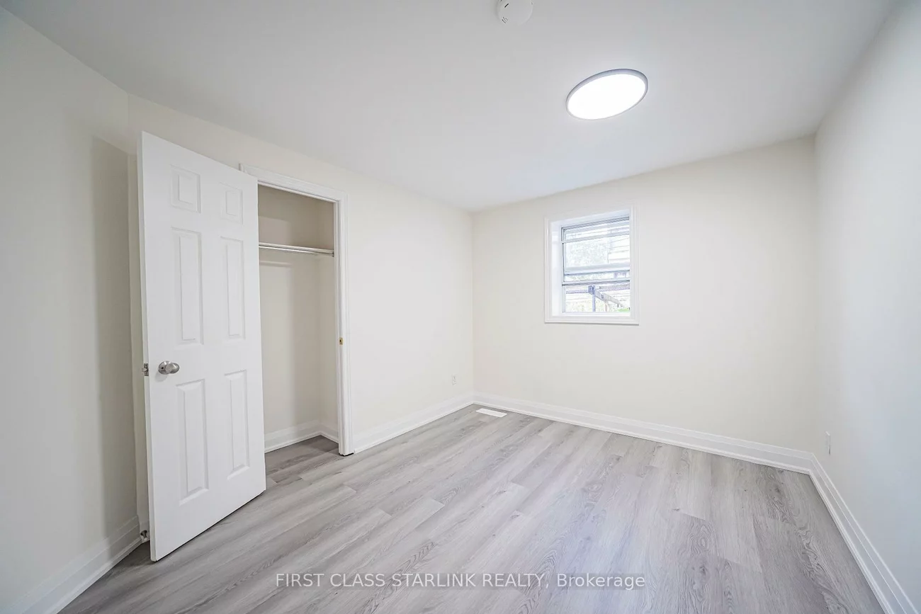 945, Gerrard, South Riverdale, Toronto