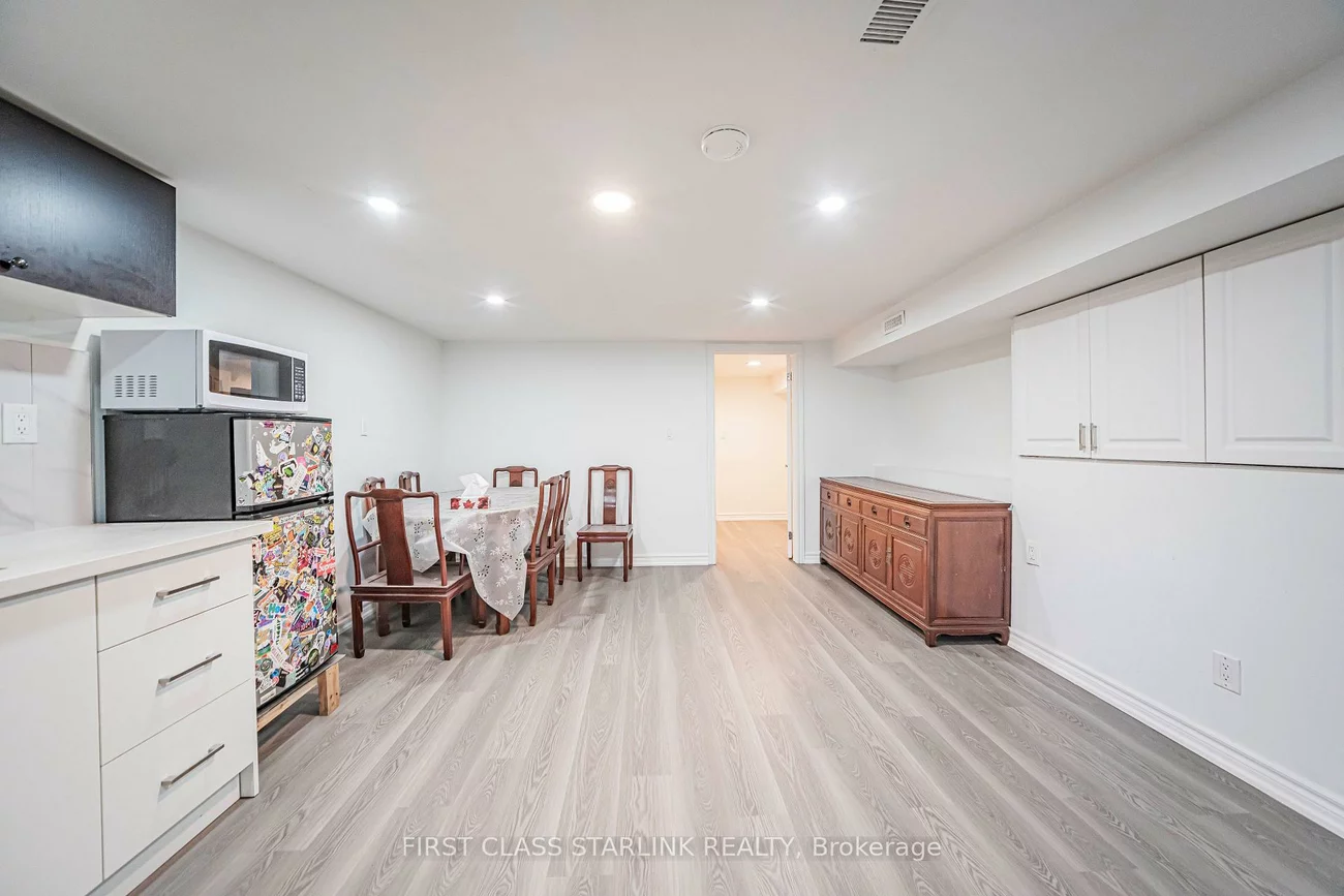 945, Gerrard, South Riverdale, Toronto