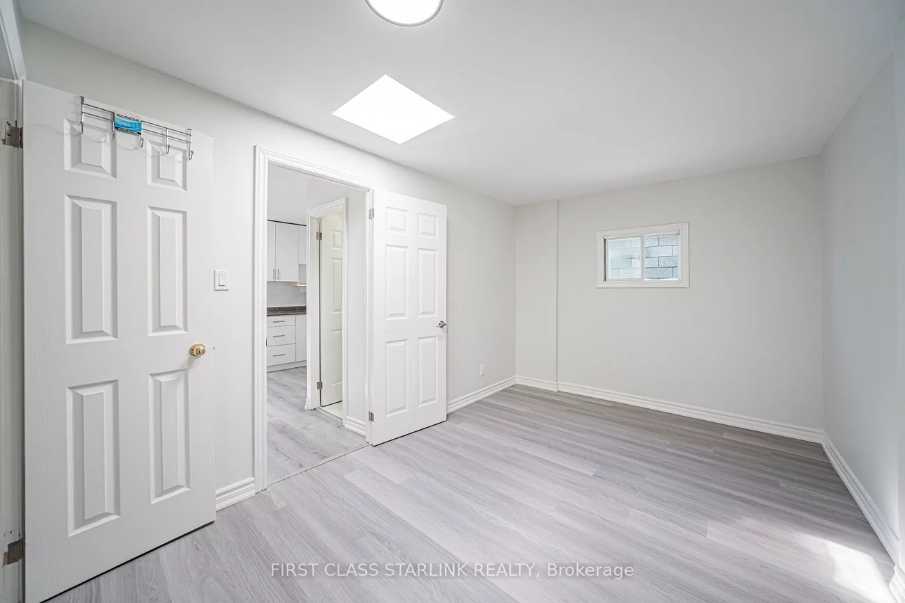 945, Gerrard, South Riverdale, Toronto