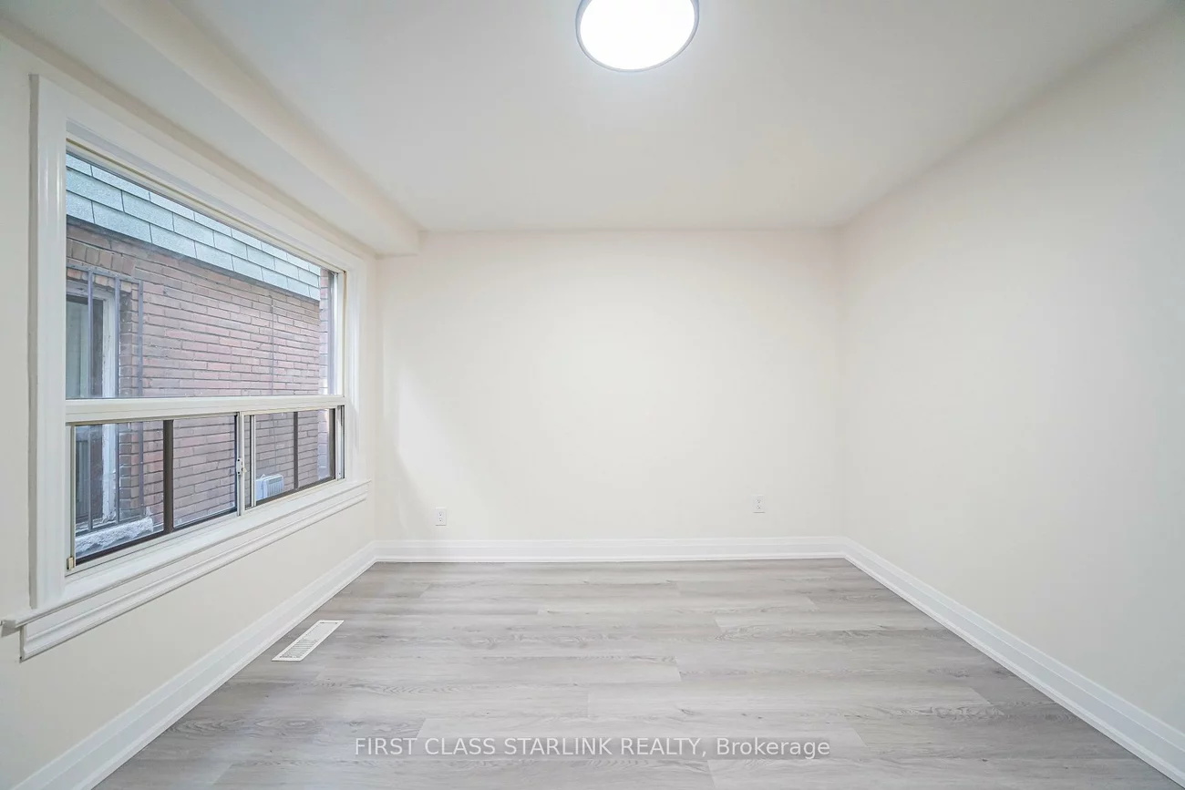 945, Gerrard, South Riverdale, Toronto