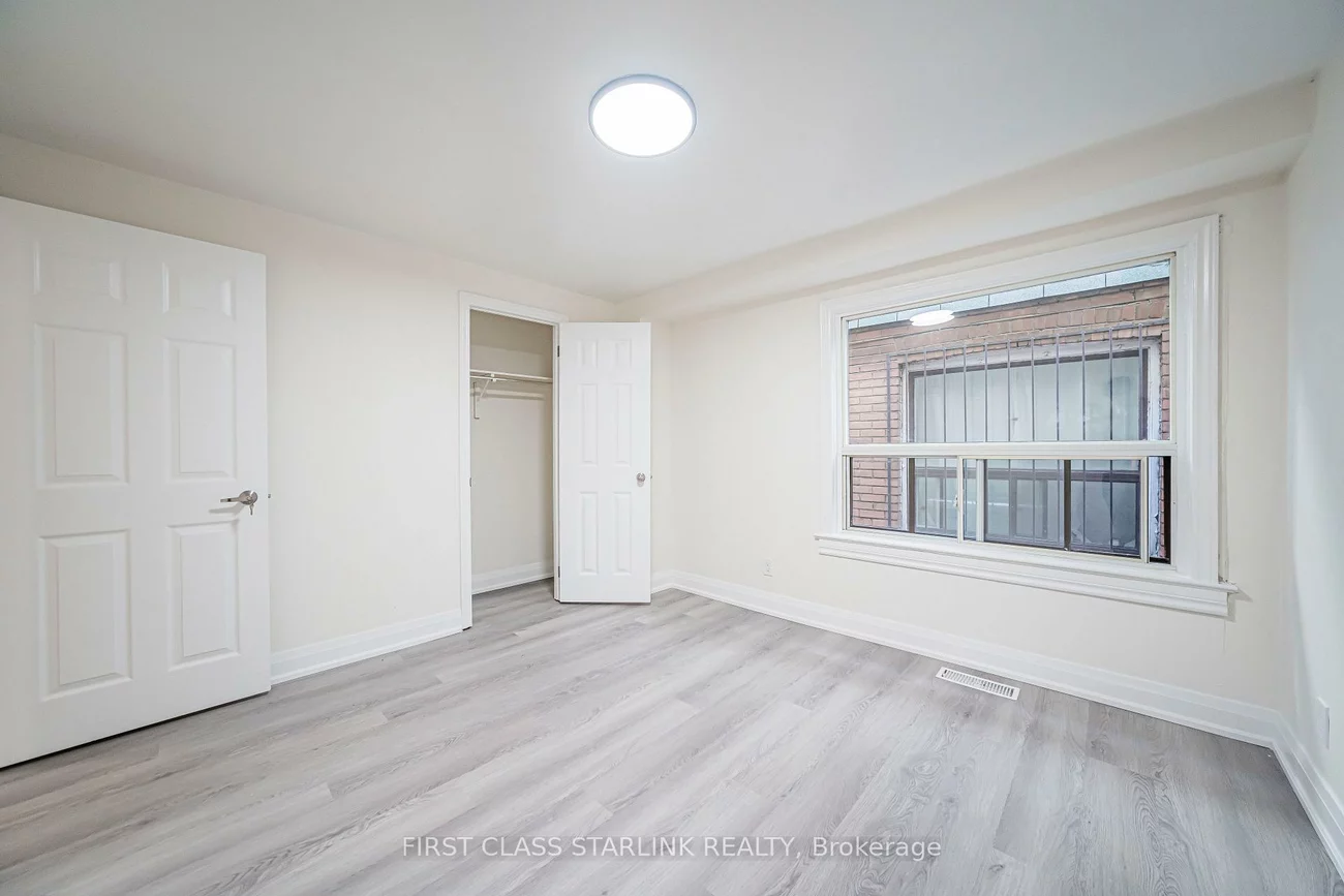 945, Gerrard, South Riverdale, Toronto