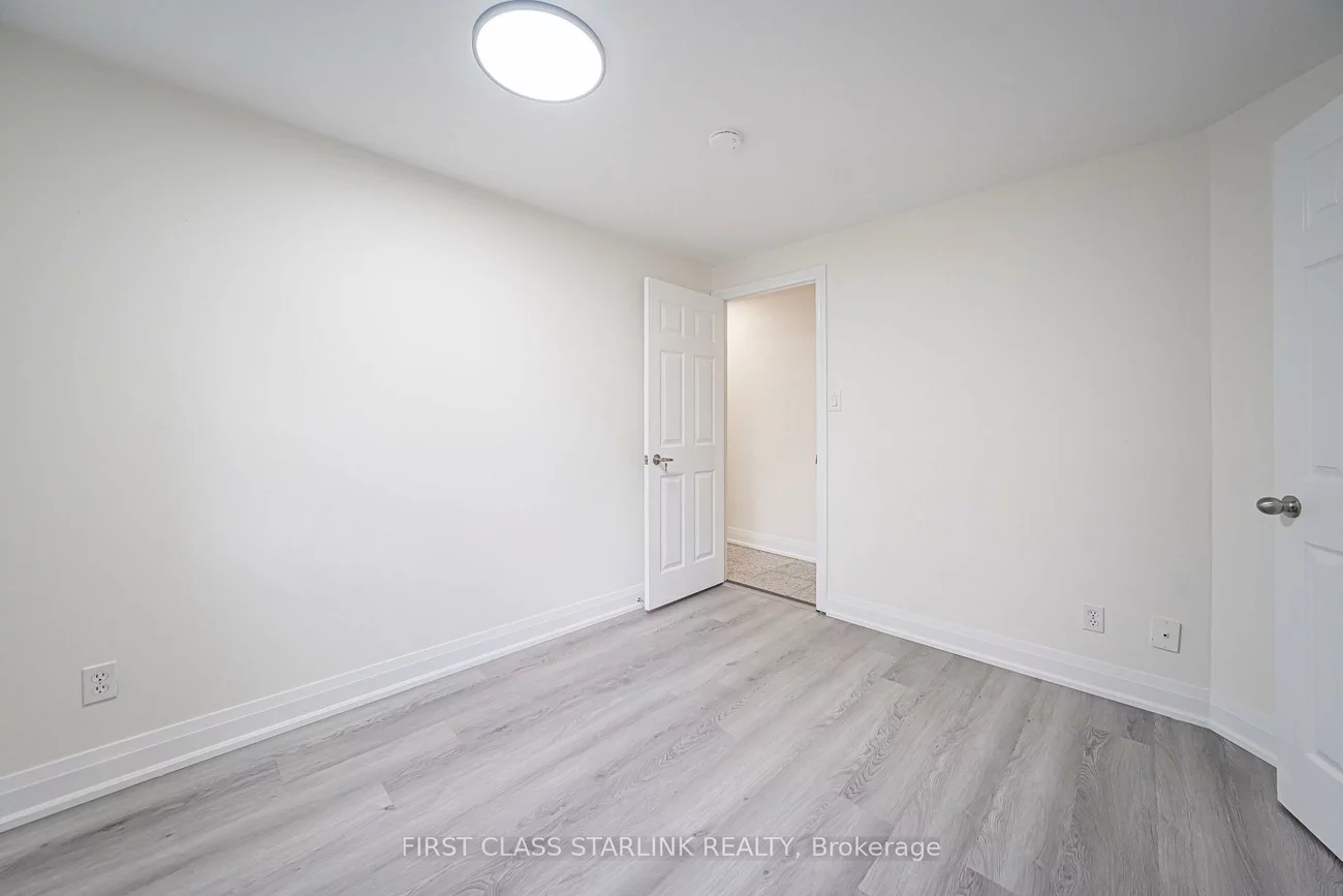 945, Gerrard, South Riverdale, Toronto