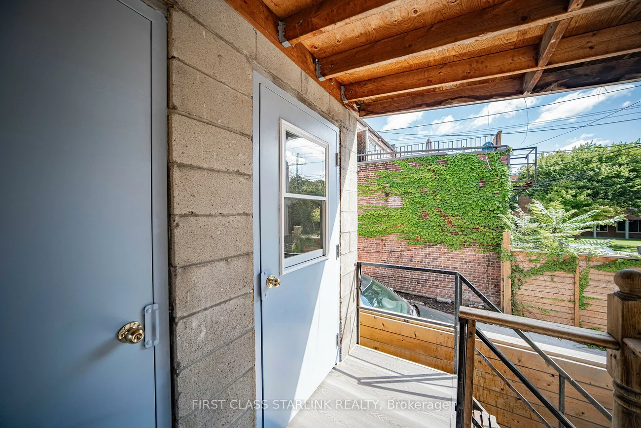 945, Gerrard, South Riverdale, Toronto