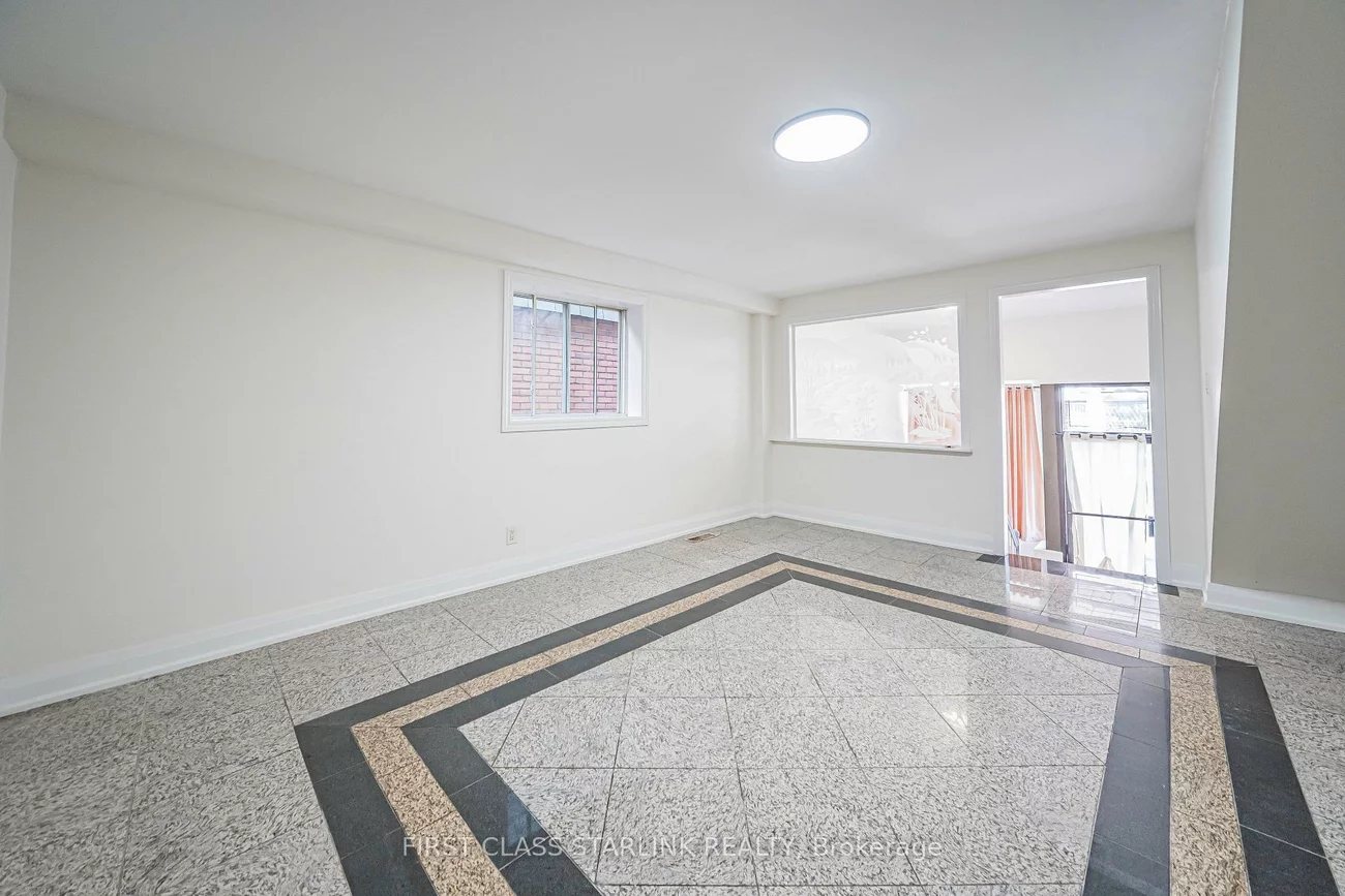 945, Gerrard, South Riverdale, Toronto