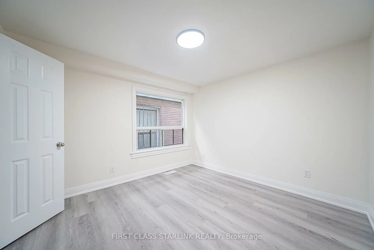 945, Gerrard, South Riverdale, Toronto