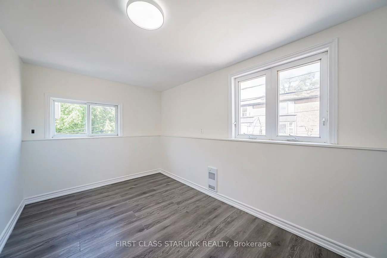 945, Gerrard, South Riverdale, Toronto