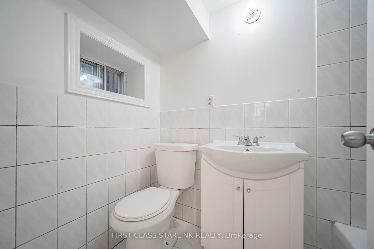 945, Gerrard, South Riverdale, Toronto