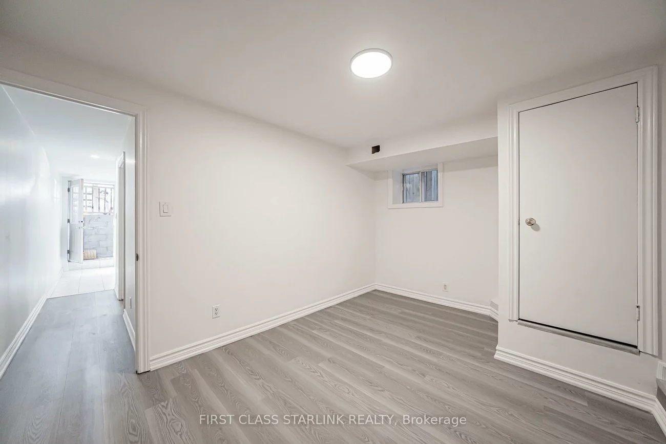 945, Gerrard, South Riverdale, Toronto