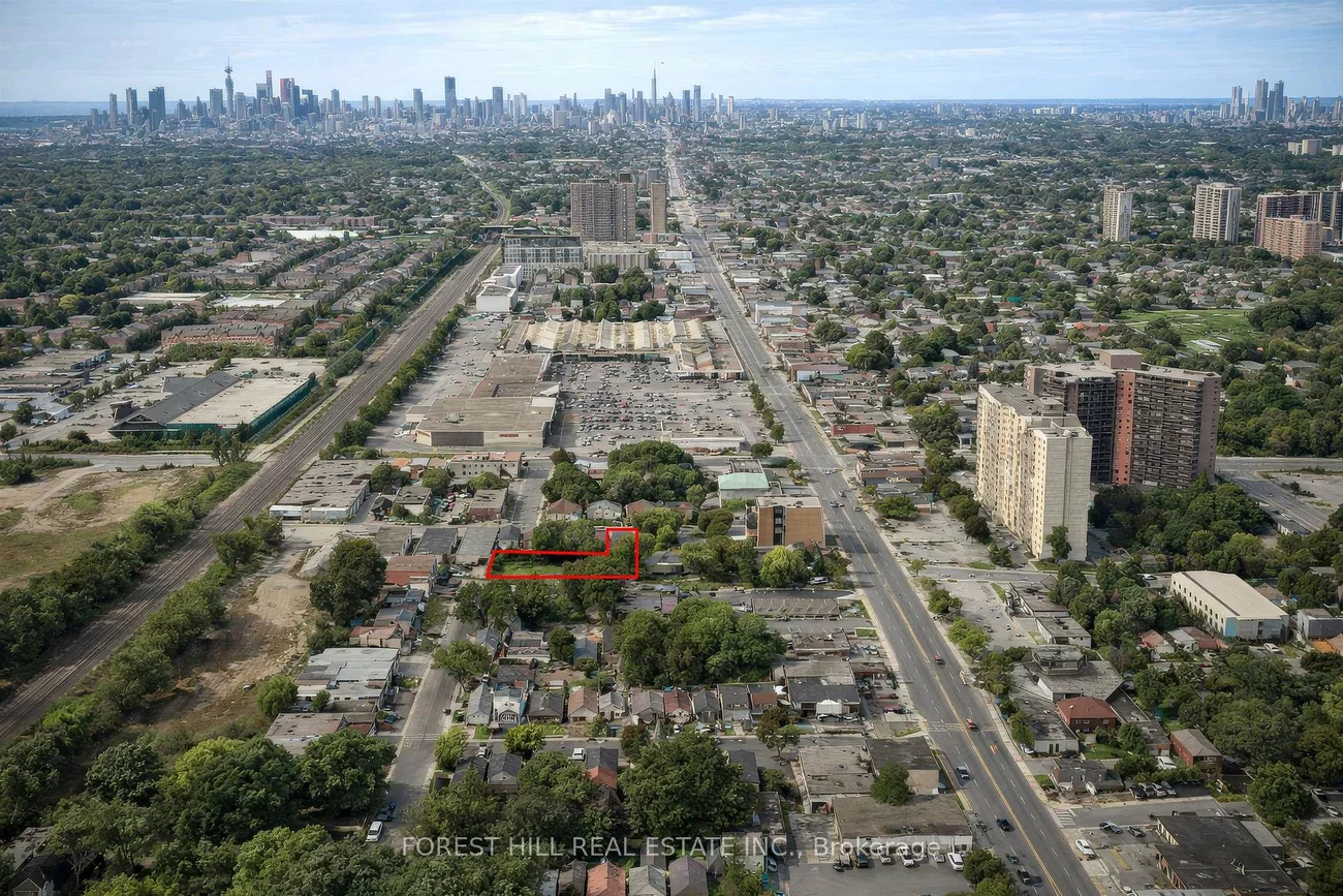 39, Thora, Oakridge, Toronto