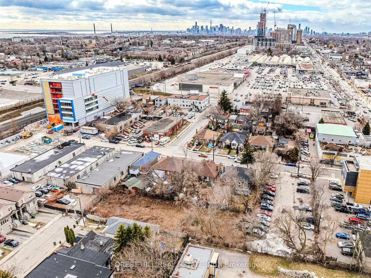 39, Thora, Oakridge, Toronto