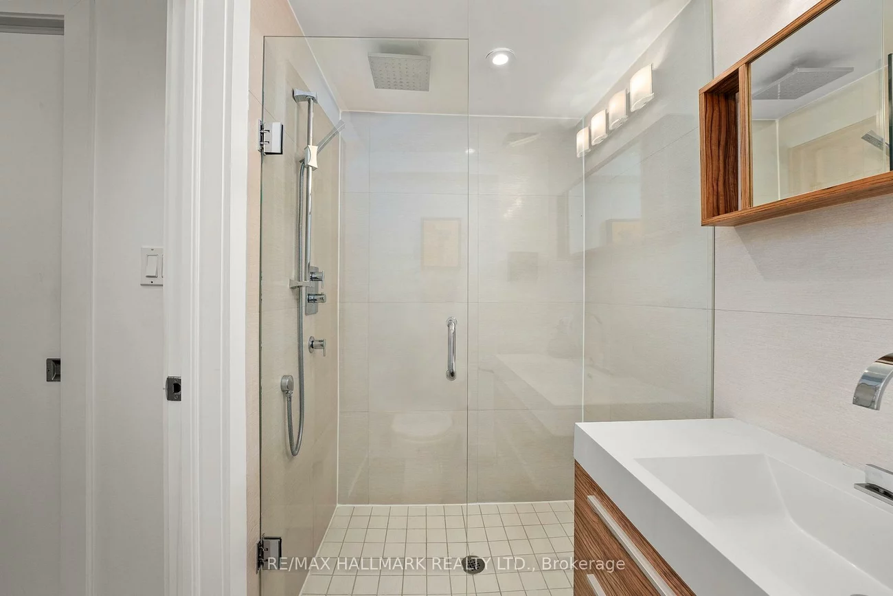 1173, Dundas, South Riverdale, Toronto