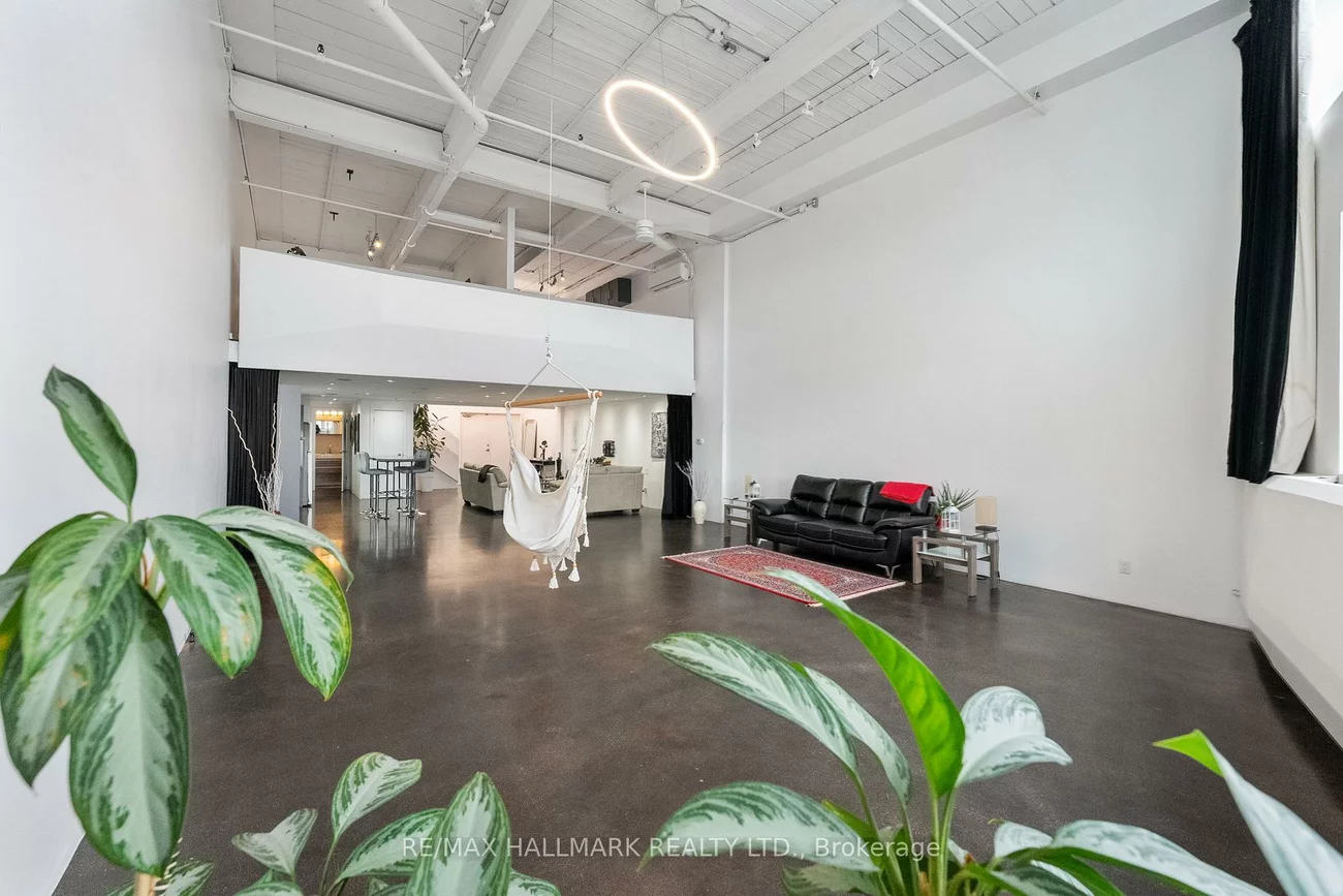 1173, Dundas, South Riverdale, Toronto