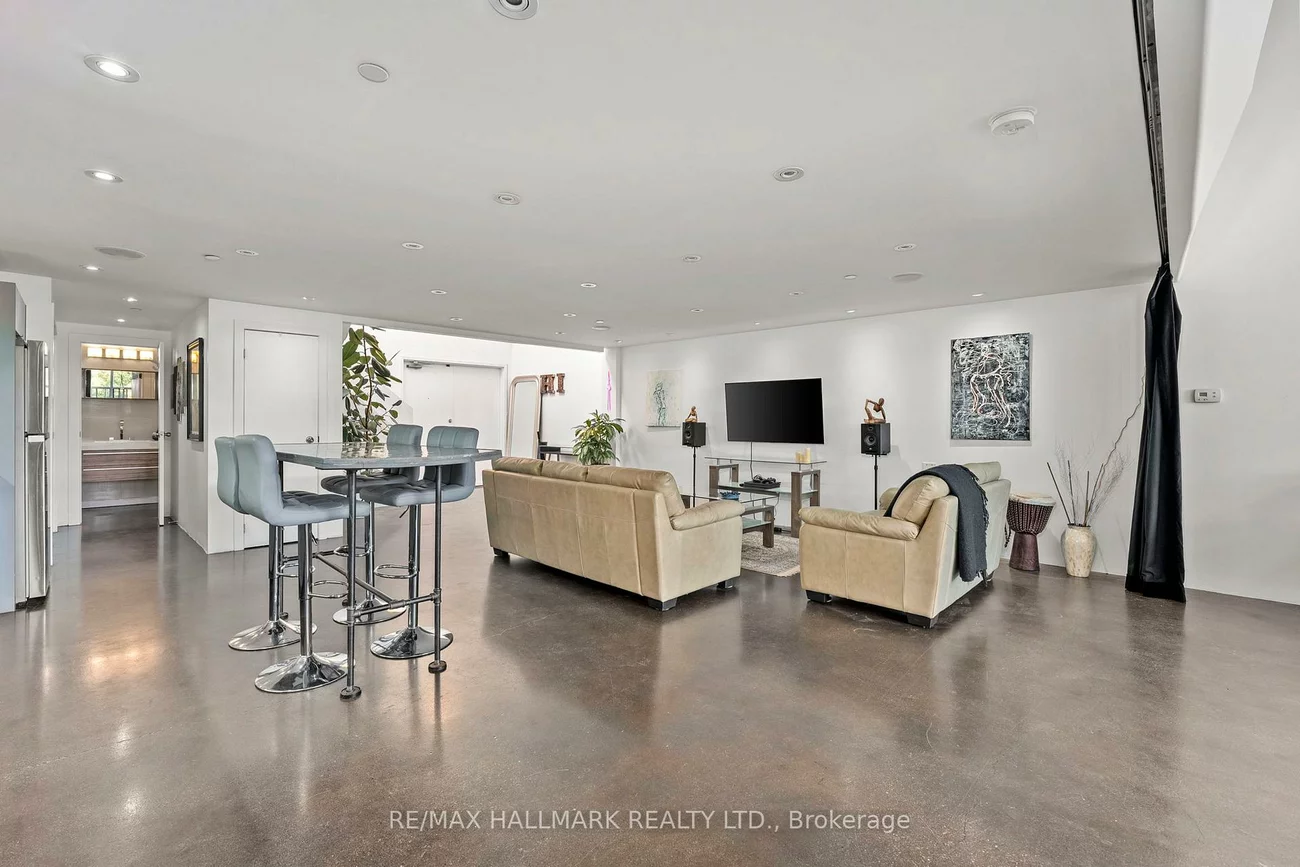 1173, Dundas, South Riverdale, Toronto