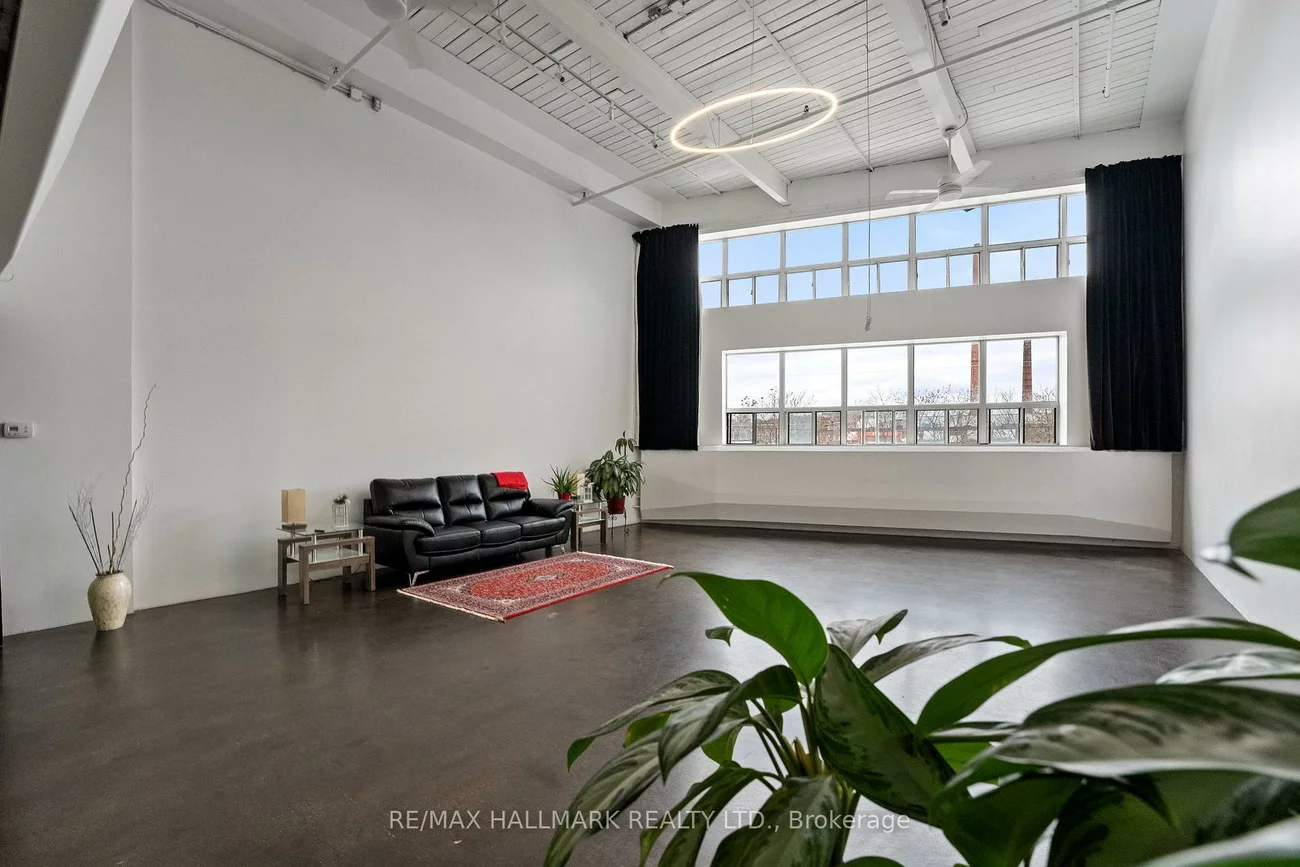 1173, Dundas, South Riverdale, Toronto