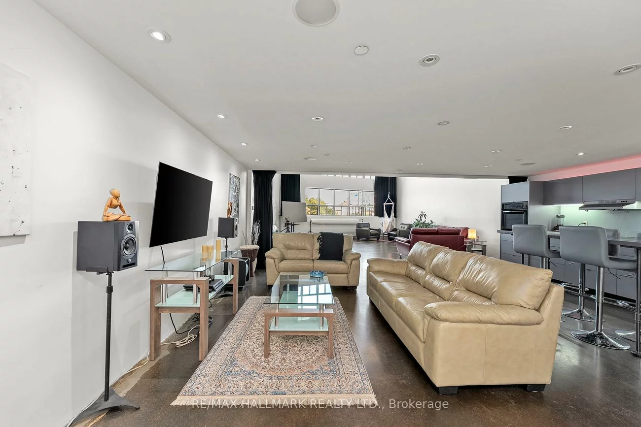 1173, Dundas, South Riverdale, Toronto