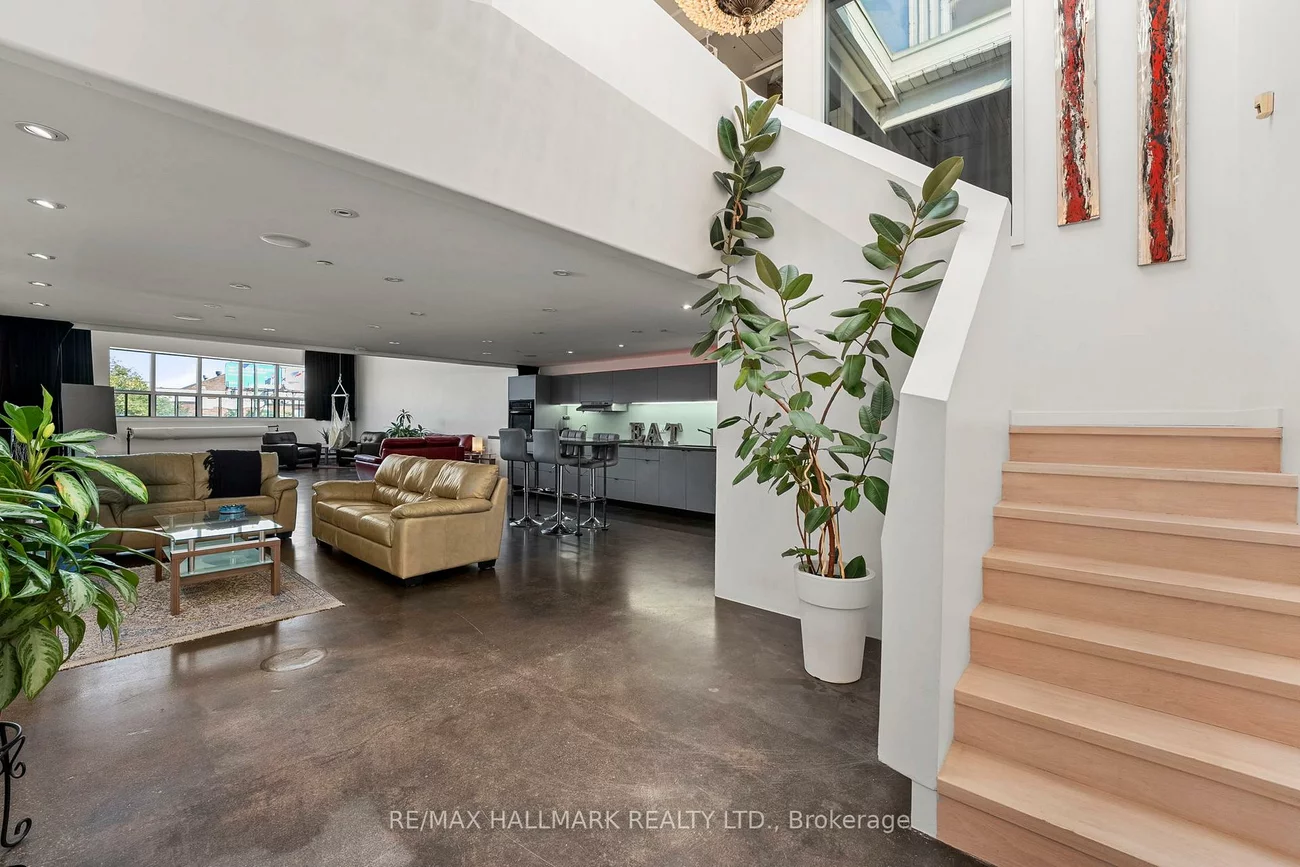 1173, Dundas, South Riverdale, Toronto