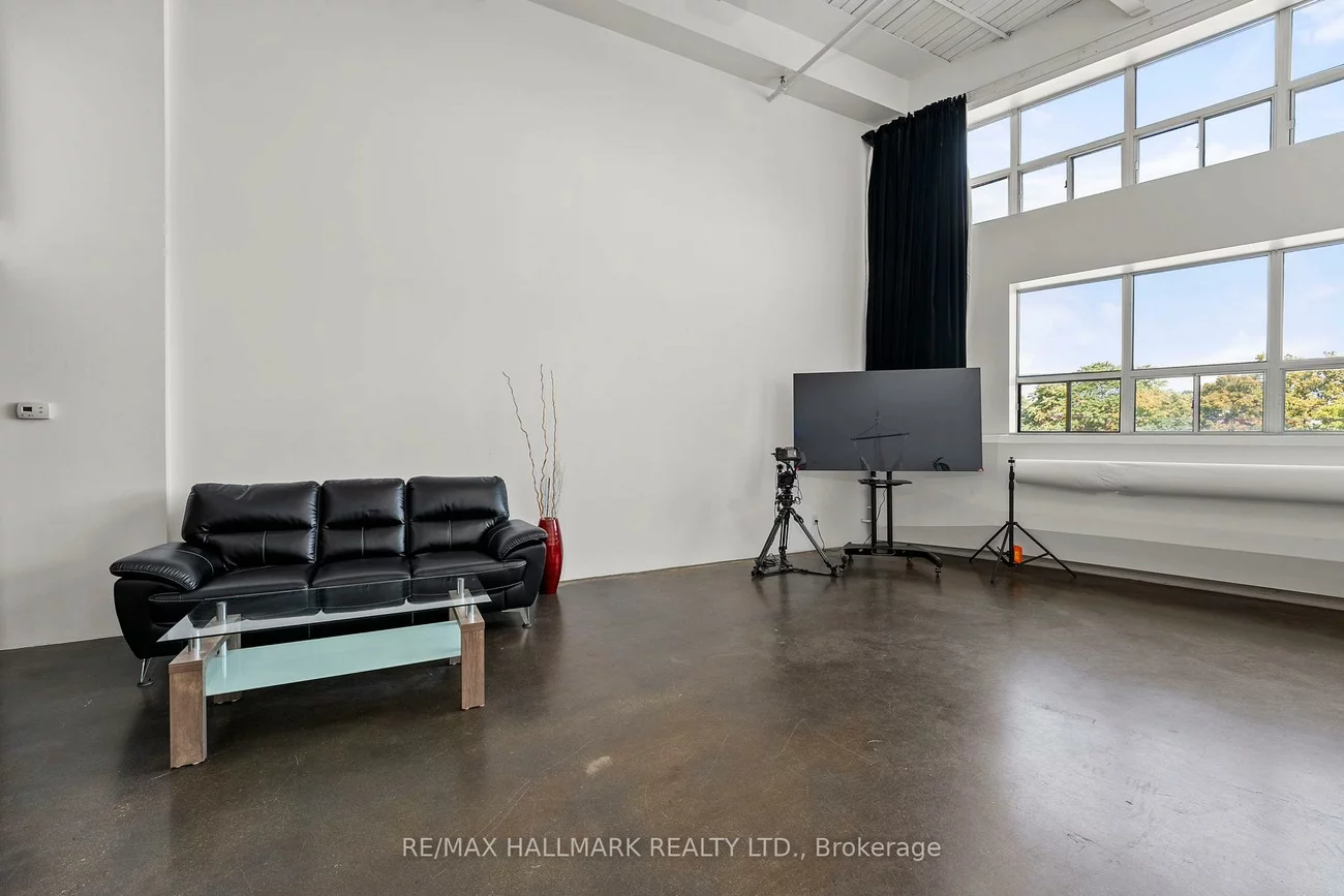 1173, Dundas, South Riverdale, Toronto