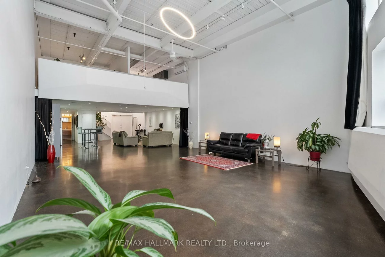 1173, Dundas, South Riverdale, Toronto