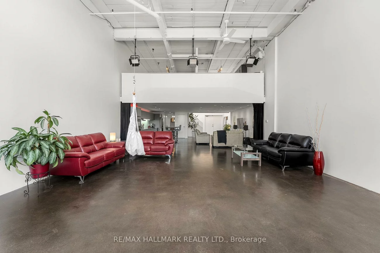 1173, Dundas, South Riverdale, Toronto