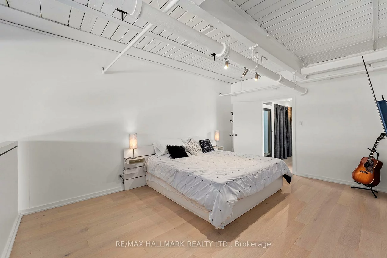 1173, Dundas, South Riverdale, Toronto