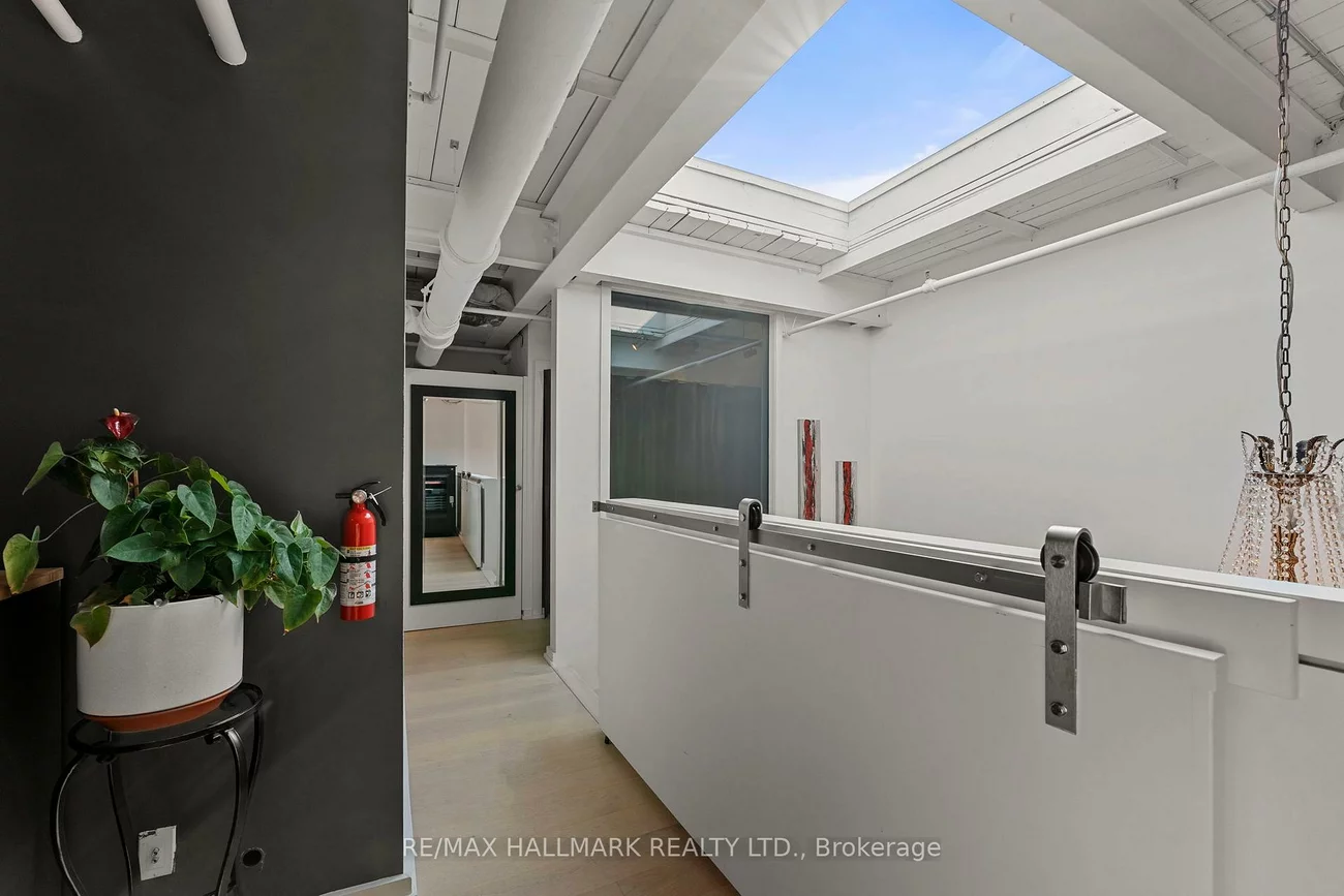 1173, Dundas, South Riverdale, Toronto