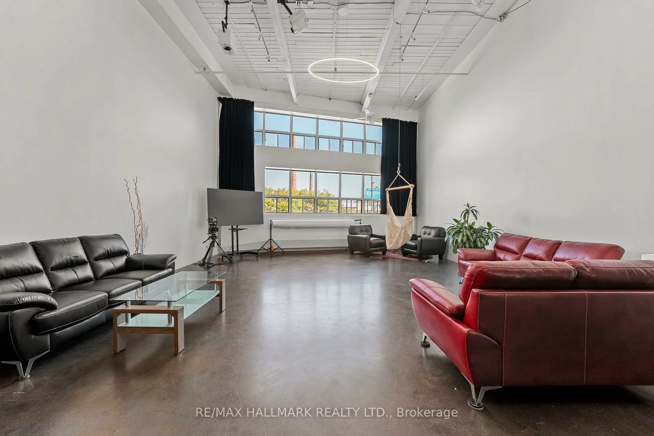 1173, Dundas, South Riverdale, Toronto