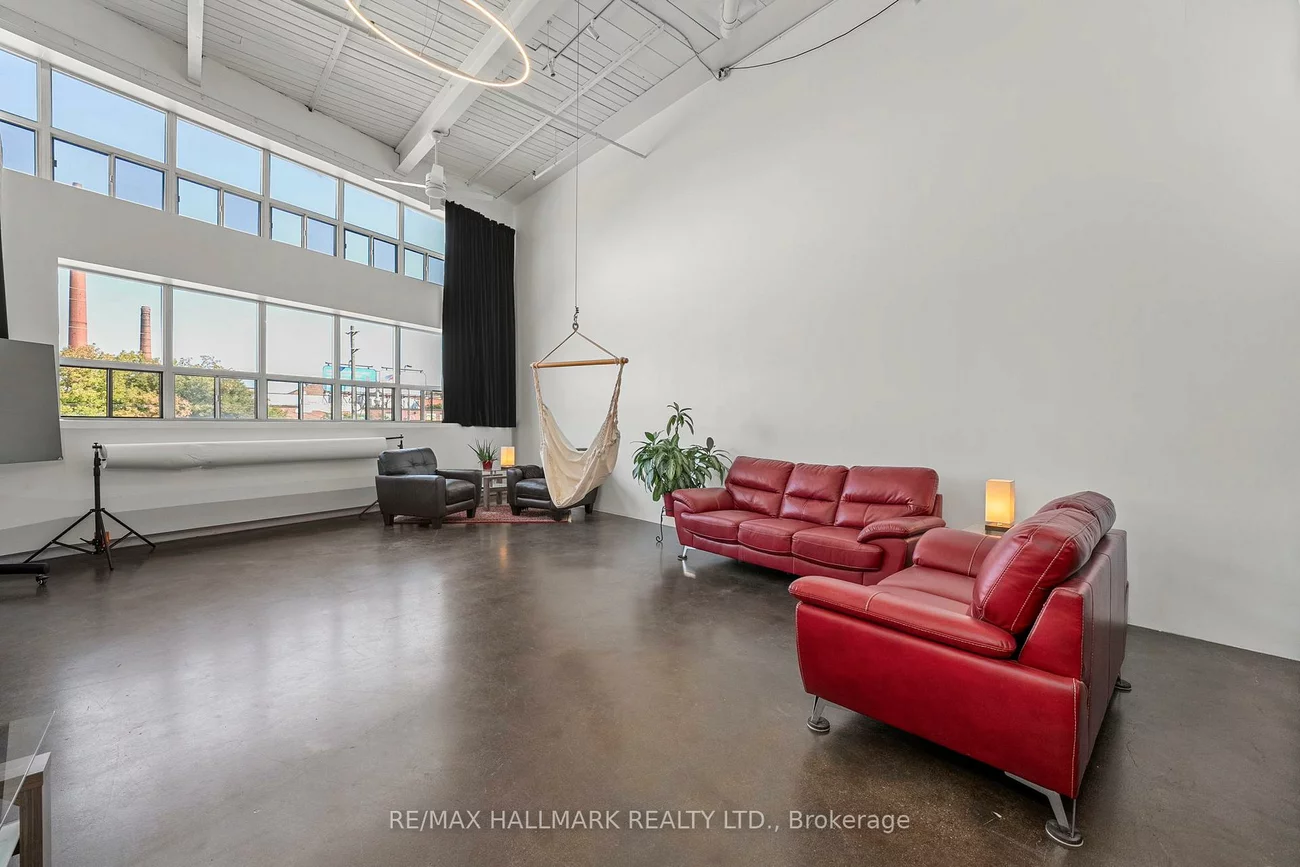 1173, Dundas, South Riverdale, Toronto