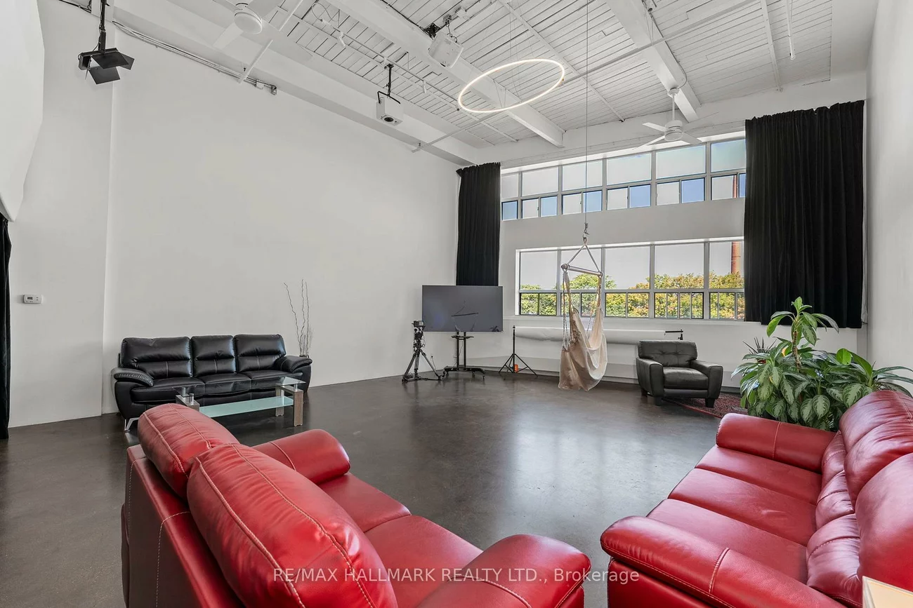 1173, Dundas, South Riverdale, Toronto