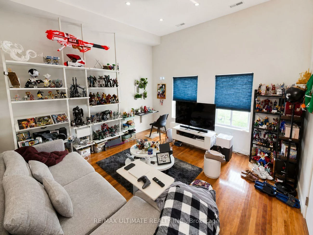 720-720A, Queen, South Riverdale, Toronto