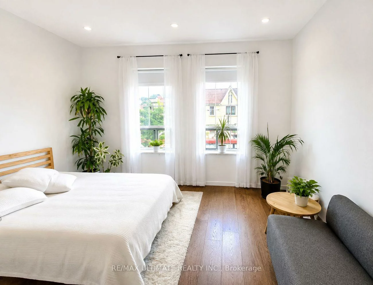 720-720A, Queen, South Riverdale, Toronto
