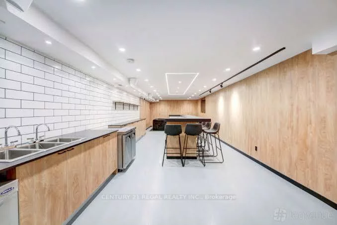 291, Coxwell, Woodbine Corridor, Toronto