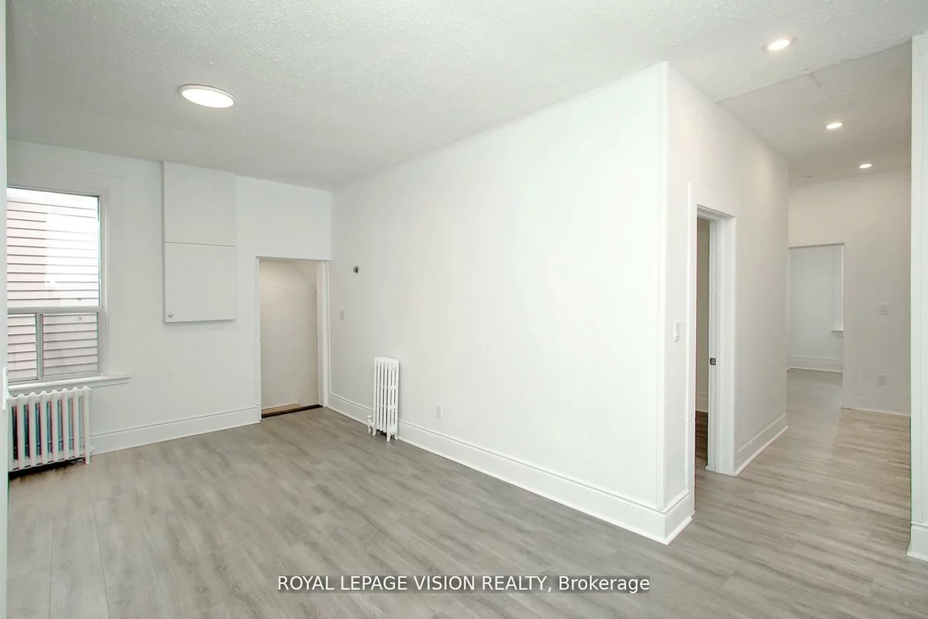 819, Pape, Danforth Village-East York, Toronto