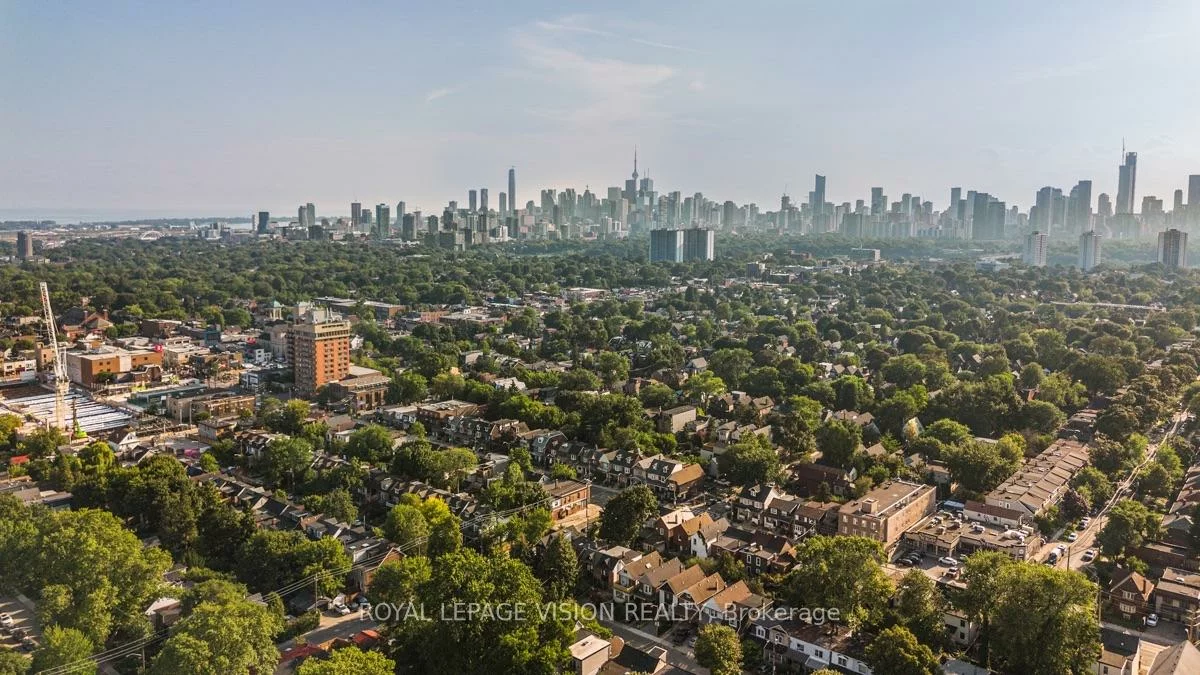 819, Pape, Danforth Village-East York, Toronto