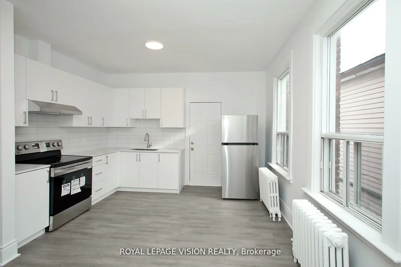 819, Pape, Danforth Village-East York, Toronto