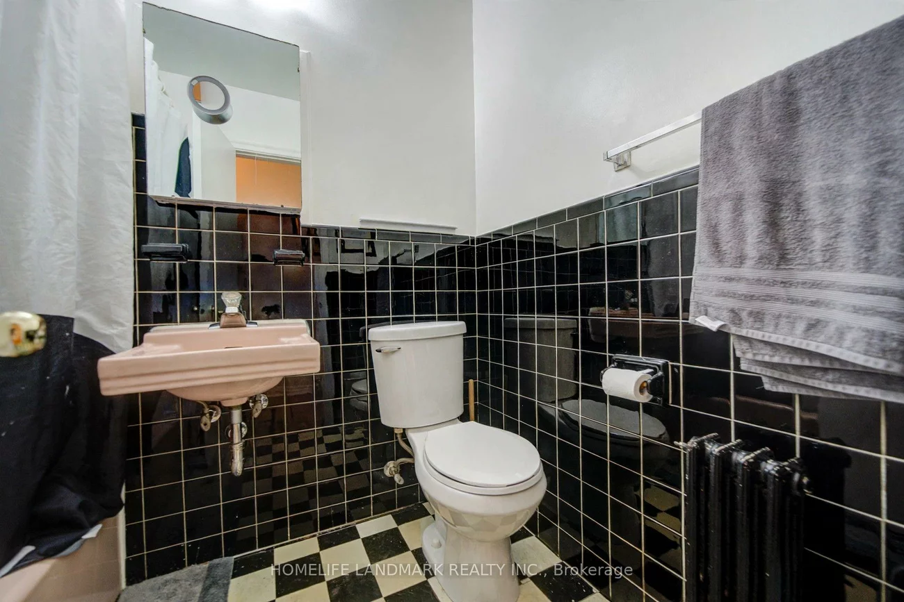 827, Cosburn, Woodbine-Lumsden, Toronto