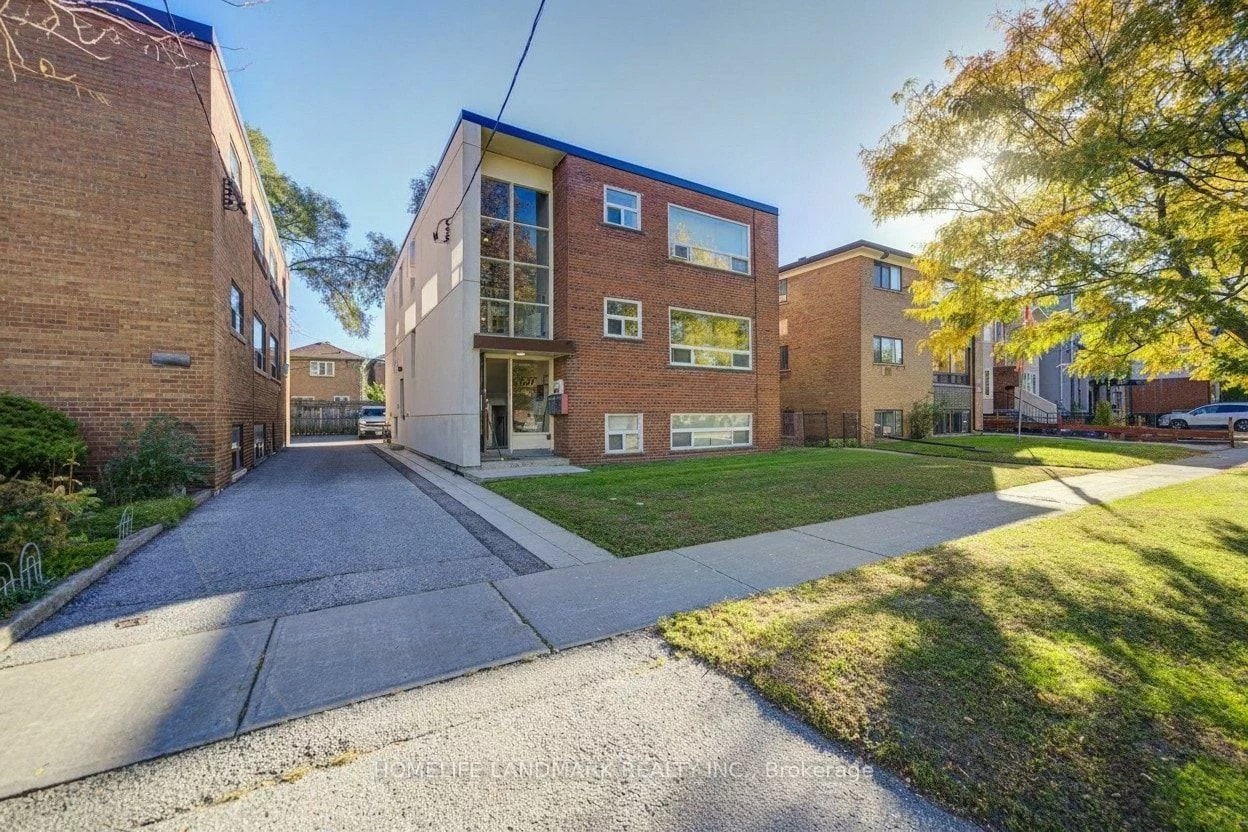 827, Cosburn, Woodbine-Lumsden, Toronto