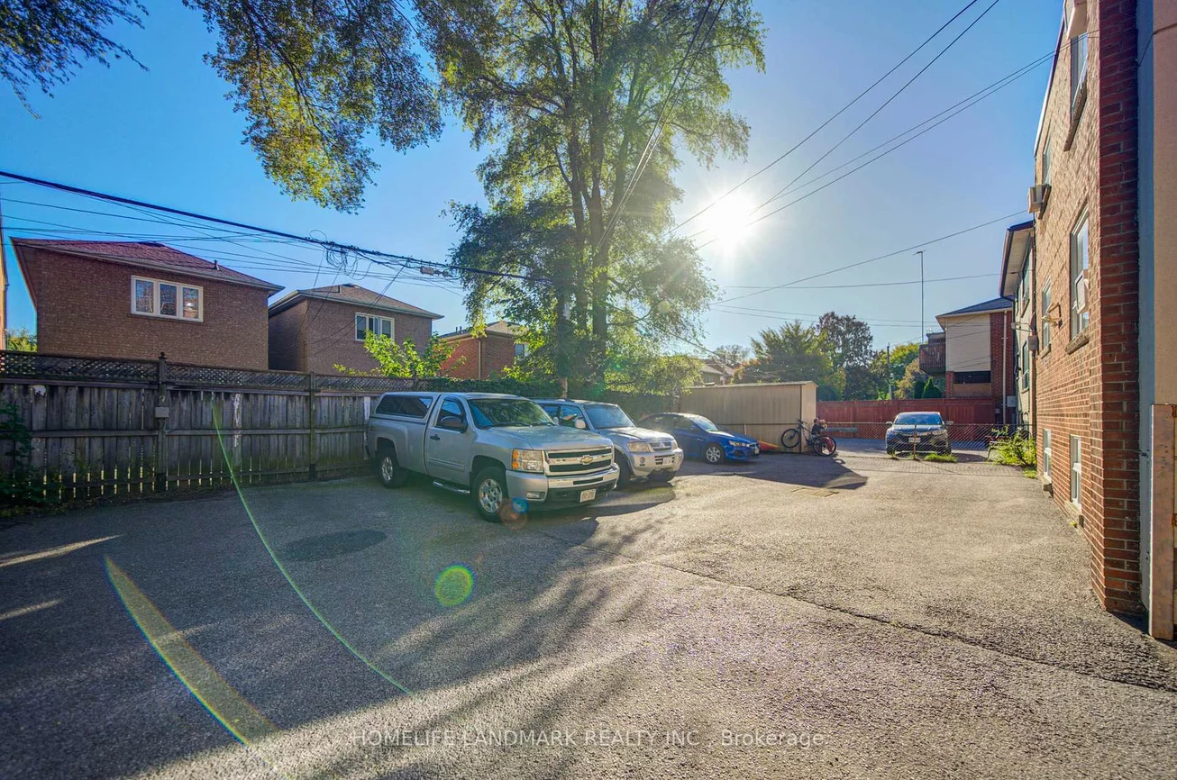 827, Cosburn, Woodbine-Lumsden, Toronto
