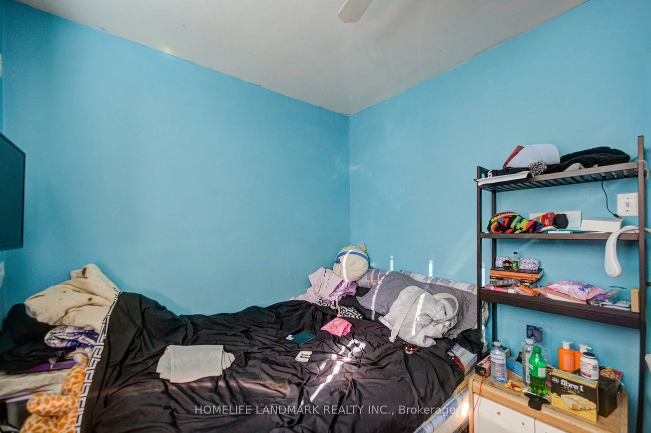 827, Cosburn, Woodbine-Lumsden, Toronto